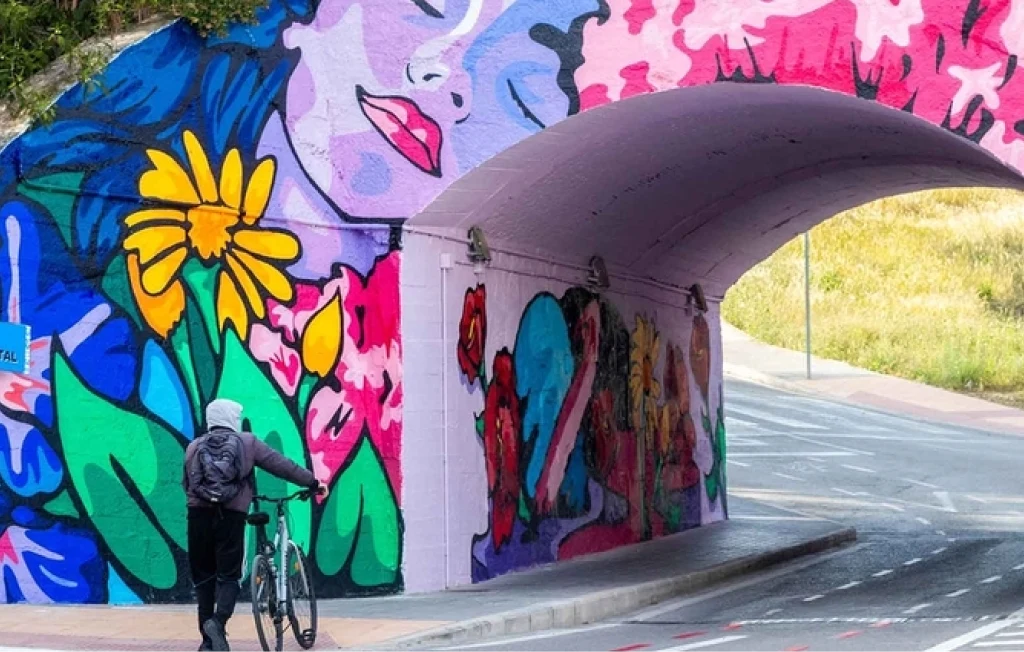 Descubre una ciudad convertida en museo al aire libre.