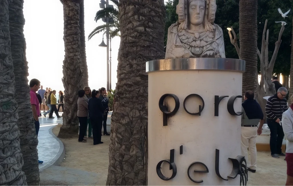Parque de Elche – Palmeras frente al mar