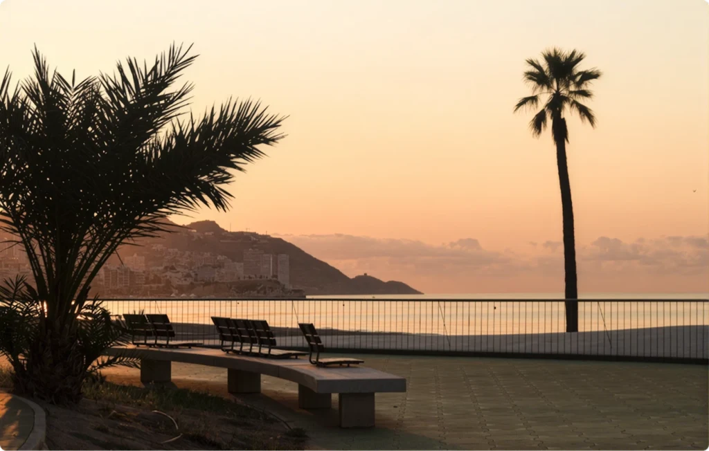Disfruta del paseo marítimo