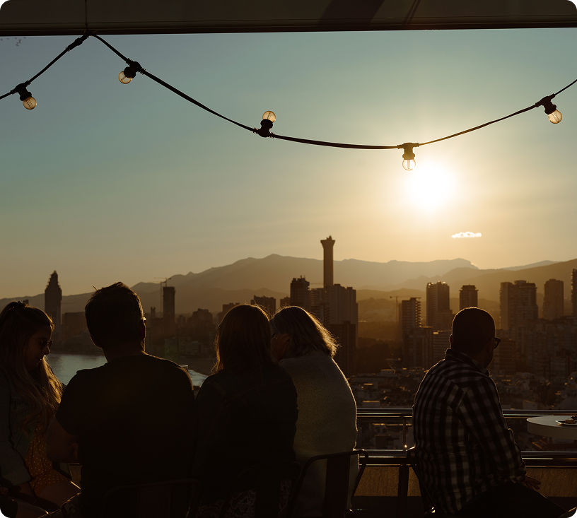 Únete a nuestra comunidad viajera y descubre el benidorm más auténtico