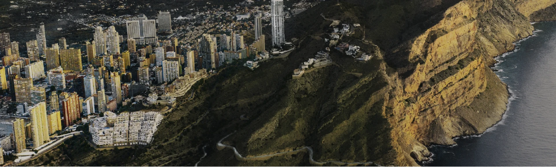 Explora la esencia de Benidorm